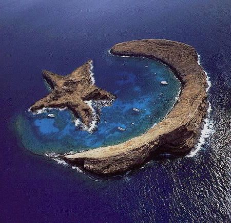Island of Molokini – natural star and crescent – between Maui and Kahoolawe, Hawaii