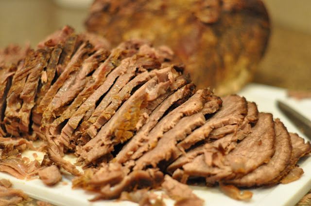 Need a holiday recipe that will feed a crowd? Try this tender, moist roast beef with gravy thats prepared a day ahead. Roast Beef