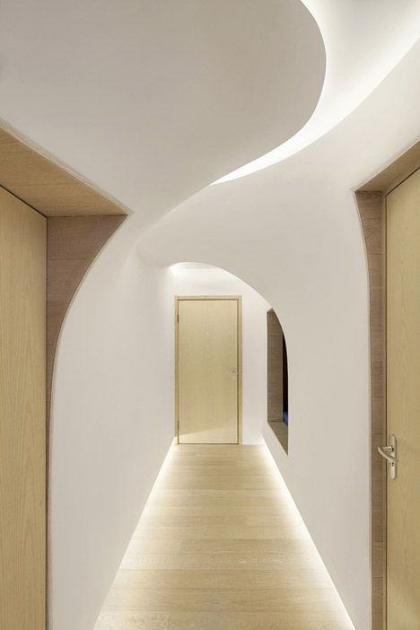 The base of wall is lite. Look how the light comes into the upper curve. Snow Apartment by Pendal