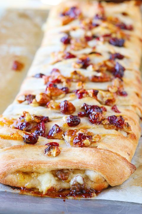 This beautiful Harvest Breakfast Braid is perfect for breakfast, brunch, or even dinner! Layers of sausage, apple, and havarti