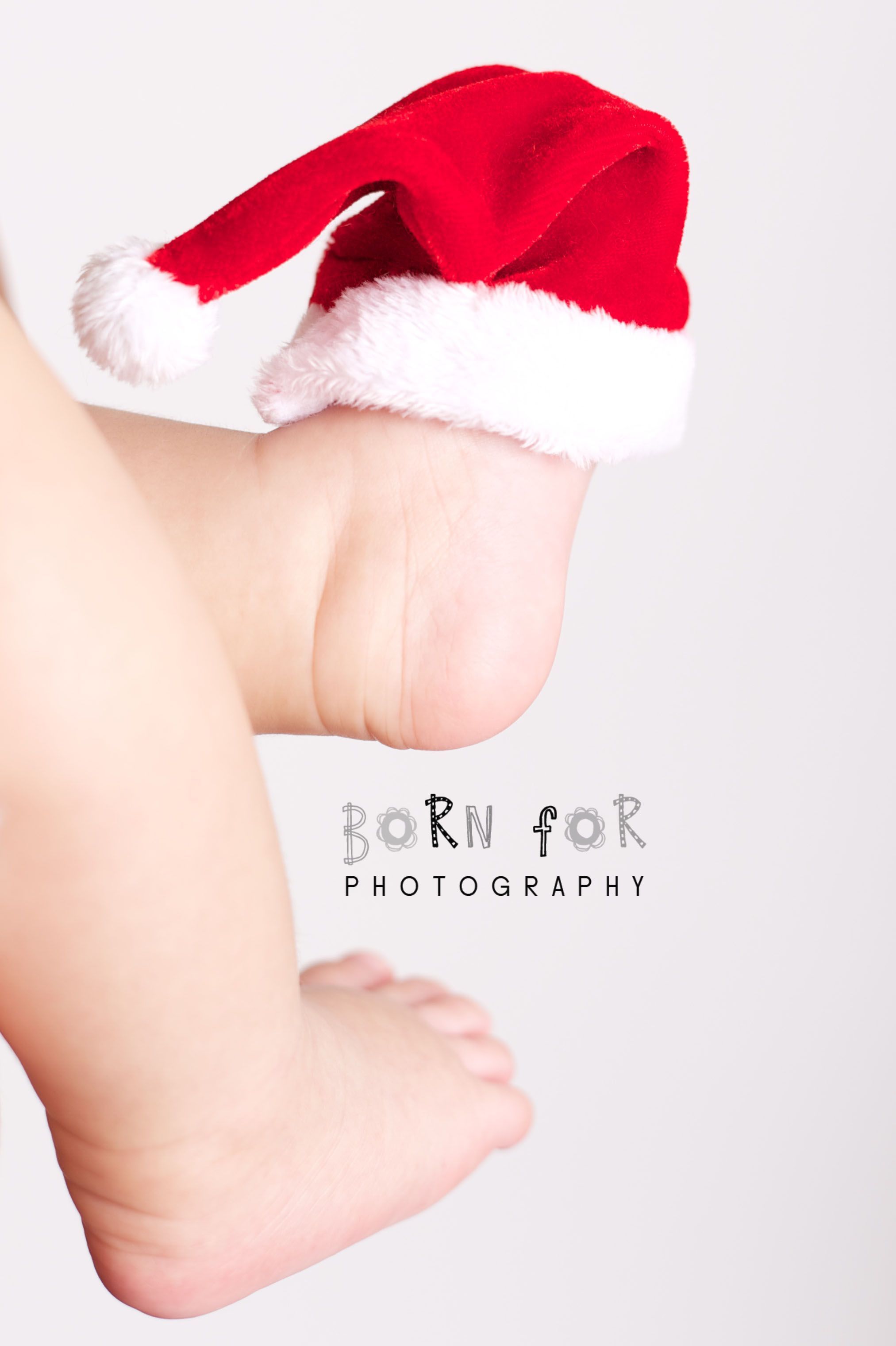 Born For Photography: I love this photo of this baby santa hat on this newborns feet.