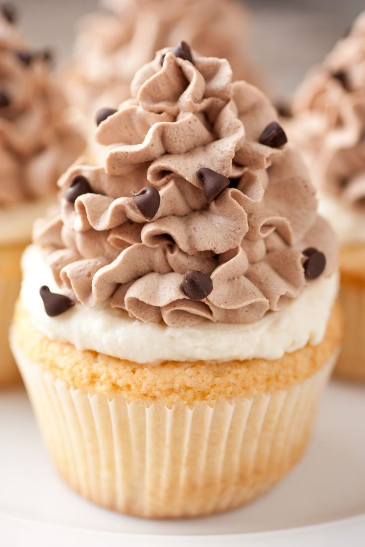 Cannoli Cupcakes | Recipes I Need @Jenni Bernard make these for me please! :-) I love cannolis!