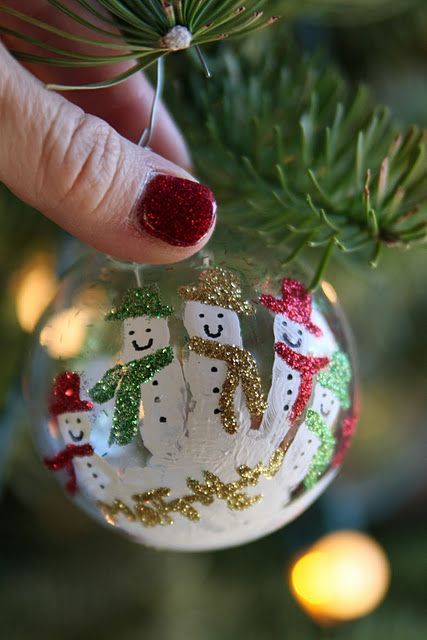 Snowman Handprints with glitter – love it!  What a great gift idea for the grandparents who have absolutely everything!