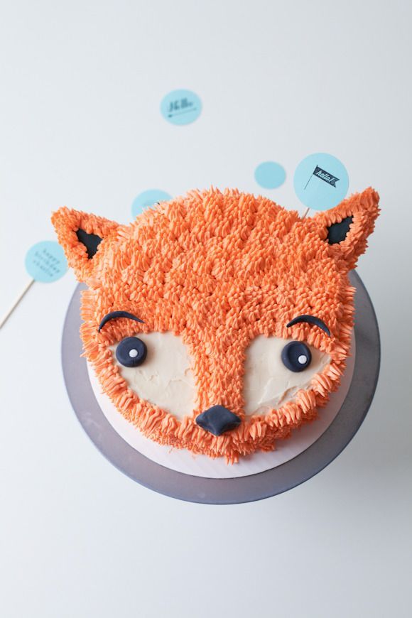 This would be perfect for Xavi’s 1st birthday!! DIY Furry Fox Cake Tutorial – perfect for a winter birthday party!