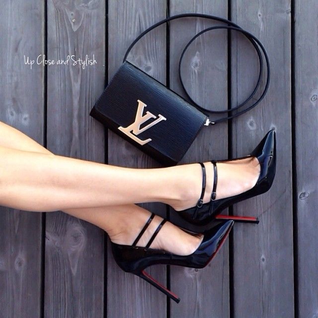 120mm Christian Louboutin Dark Blue V-neck Pumps paired with Louis Vuitton Epi Dark Blue Leather Louise PM Bag