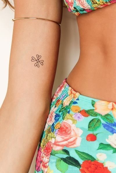 50 beautiful minimalist and tiny tattoos from geometric shapes to linear patterns | Stylist Magazine