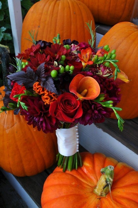 Autumn wedding bouquet:) Loving the strong clours in this beautiful wedding bouquet!