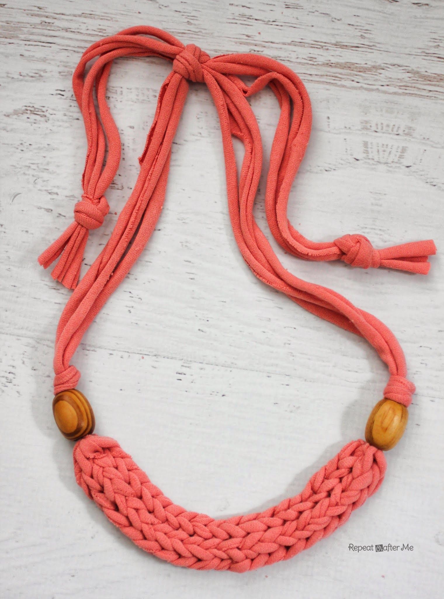 How to Finger Weave a Necklace with T-shirt Yarn – Repeat Crafter Me