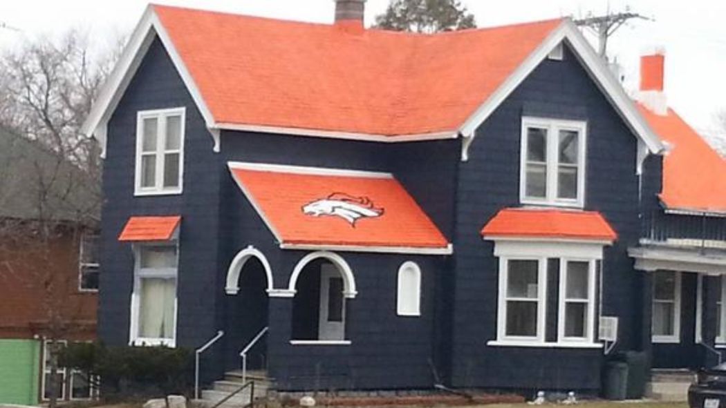 Just when you think u are the biggest fan, you see this! Broncos house in Packers Country!