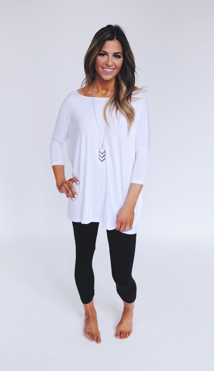 Love this look. Simple leggings and perfect top for it!!