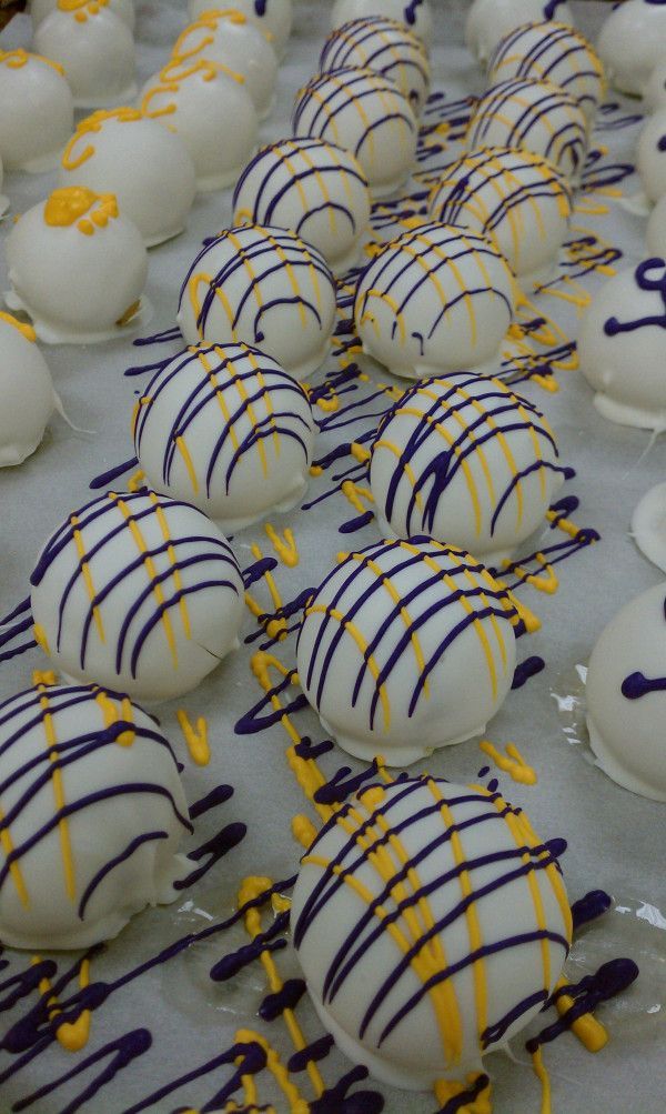 LSU cake balls… I’m thinking I must bring these to the A game so my affair friends can eat a little bait!!! ;)