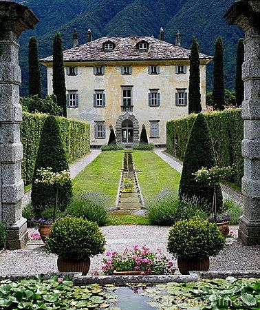 Old Italian mansion!! So beautiful!   #AdeaEverday