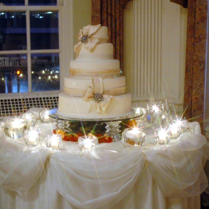 Wedding cake table decorations with candles and votive -   Cake Table Décor Ideas