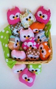 Owl Hand Warmers – oh so cute!!  Who wouldn’t LOVE a basket of these in the winter?  30 seconds – NO MORE – and warm hands!  :-)
