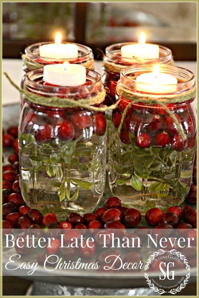 Better Late Than Never Christmas Decor – These Holiday Mason jars can be created in less than 15 minutes!