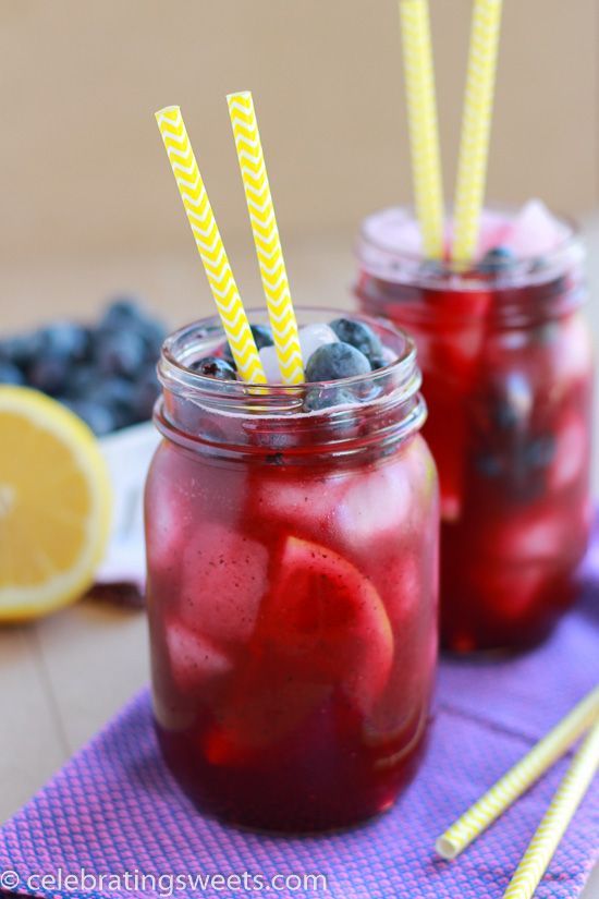 blueberry Lemonade ~ Light and refreshing homemade lemonade flavored with fresh blueberries. Perfect summertime beverage recipe!