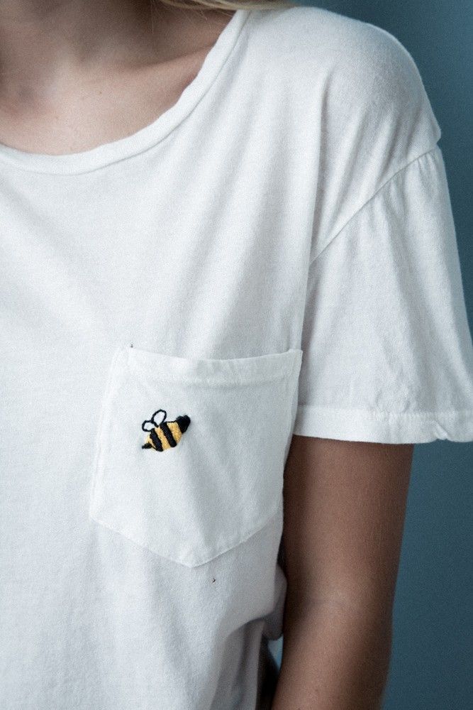 Brandy ♥ Melville | Ieva Queen Bee Patch Top – Graphics