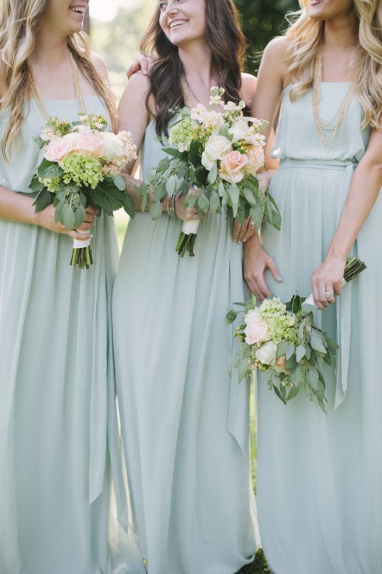 Classic Mint and Peach Wedding | photo by Leslie Hollingsworth | Oh Lovely Day