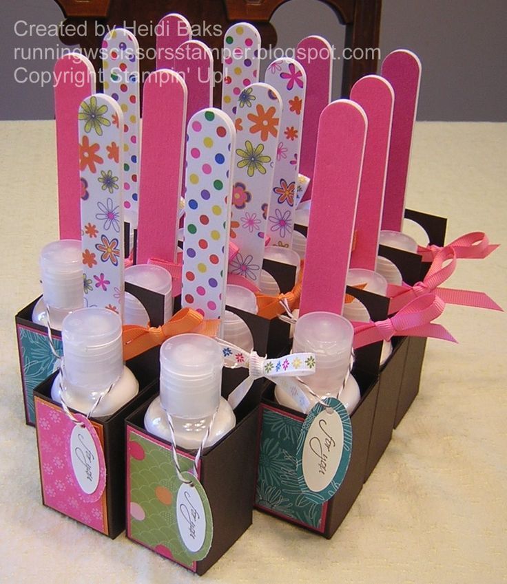 DIY – Cute Christmas gifts for friends: small bottle of lotion and a nail file in a cute box
