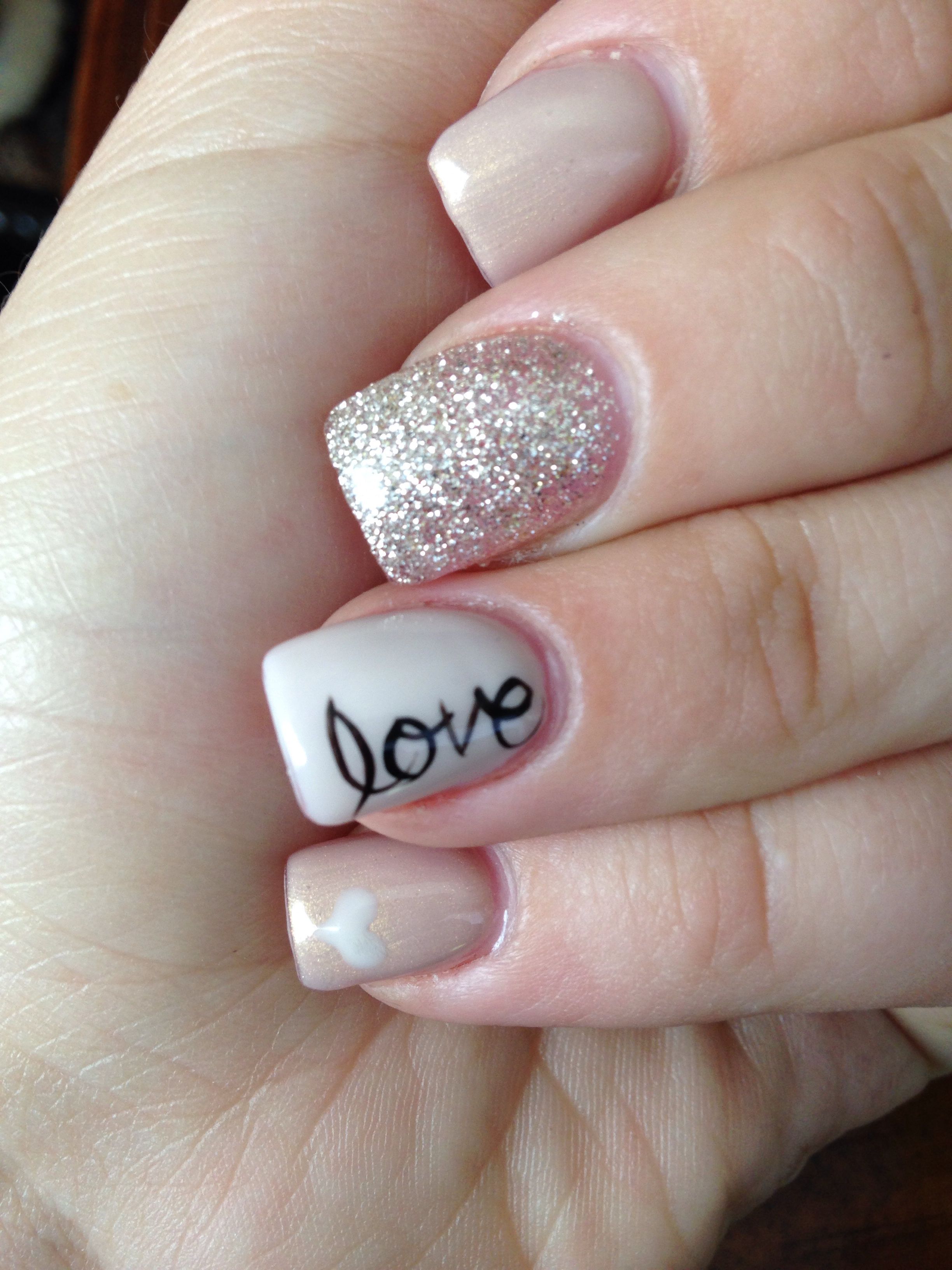 I never thought of writing on nail art – so pretty! Perfect for a wedding.