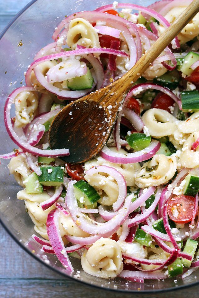 Not all pasta salads have to be mayo-drenched! This Mediterranean tortellini salad with red wine vinaigrette is full of fresh