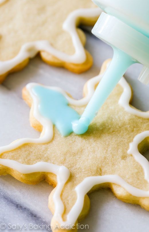 This is the EASIEST way to ice your holiday sugar cookies! Plus, get my favorite recipe for soft cookie cutter sugar cookies.