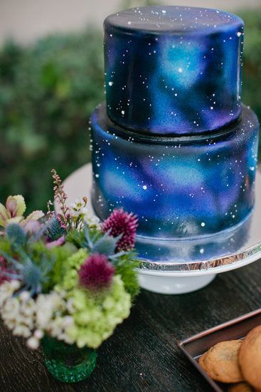 How dreamy is this space wedding cake? I would have no way to DIY this, though, and so probably would be best off leaving this to