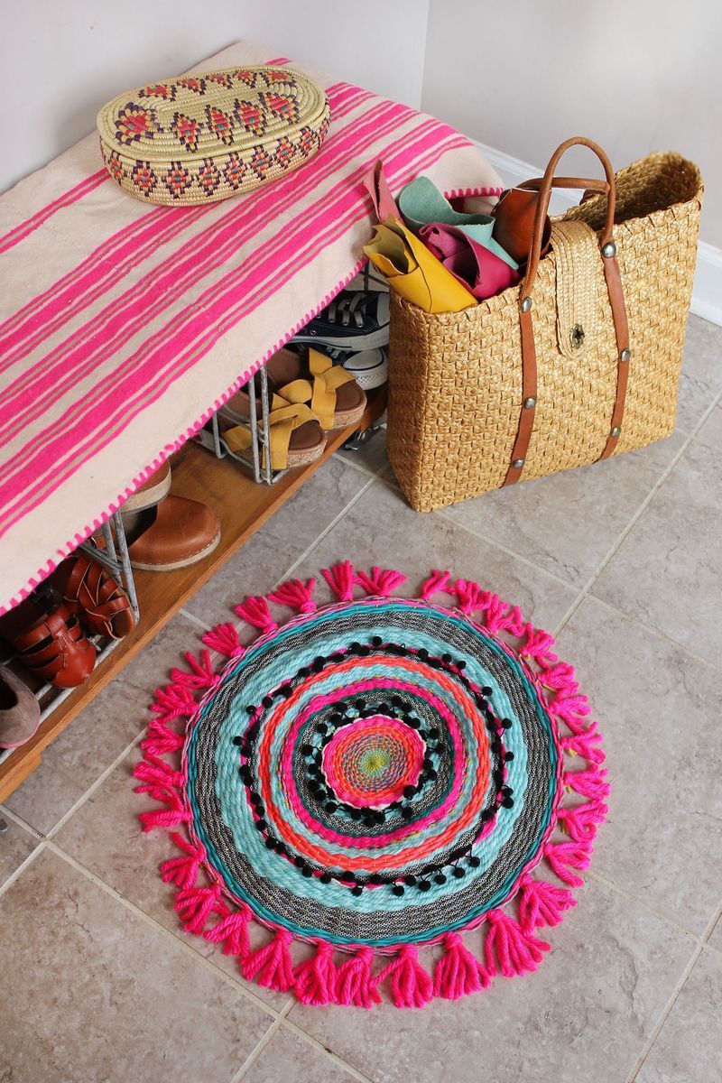 A great way to get rid of all your half-used balls of yarn and trims (and you even weave it on a homemade cardboard loom!). #DIY