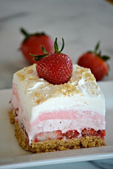 These Strawberry Cheesecake Dream Bars are layers of graham crackers, strawberries, and more. It’s the perfect NO-BAKE dessert for