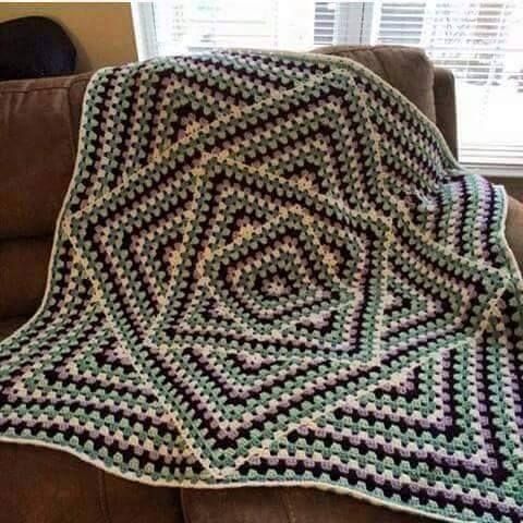 Interesting Granny square blanket! More Great Looks Like This tutorial