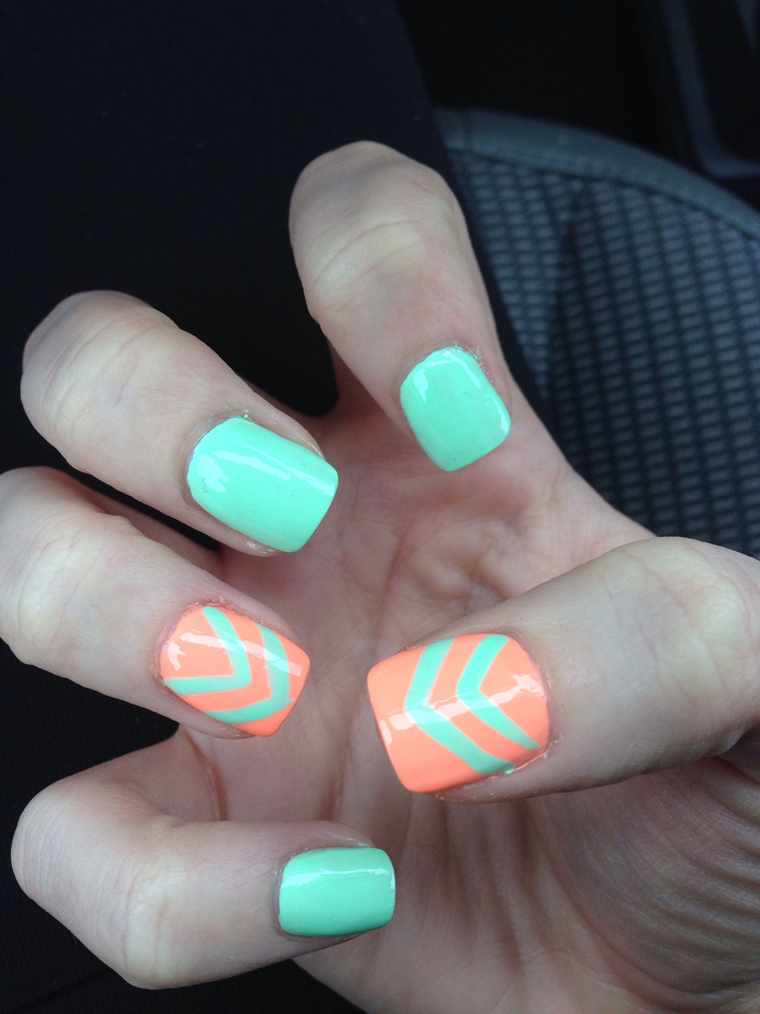 This is a super cute nail design, with a turquoise background, and on the ring finger and the thumb there