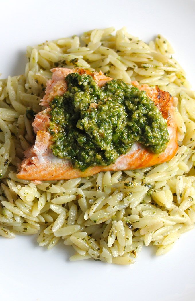 This Orzo, Salmon and Pesto recipe can be prepared as a last-minute dish for supper tonight.