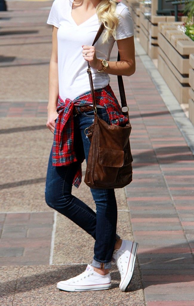 Casual look | Simple white tee, denim, plaid shirt and sneakers