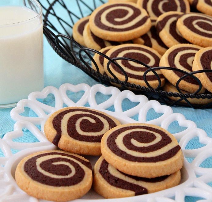 Chocolate Pinwheel Cookies Recipe – Seems pretty easy and can make dough ahead of time