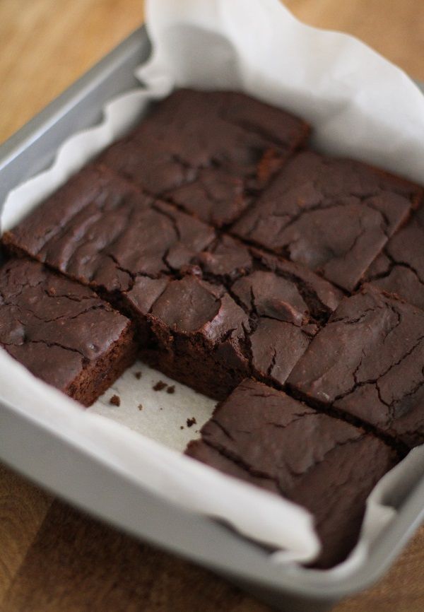 Dark Chocolate Chickpea Brownies (gluten-free and naturally sweetened!)