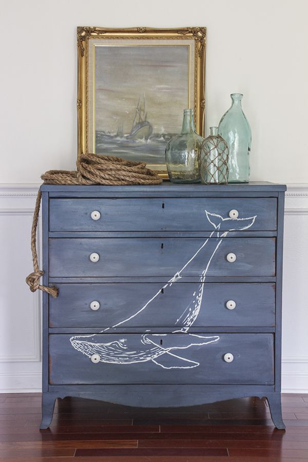 Nautical elements such as anchors, a ship’s wheel, or buoys can work in any style of beach decor, but grou