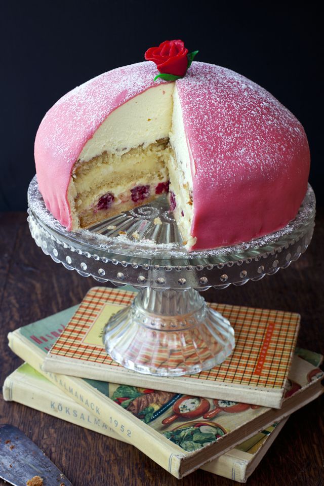 Prinsesstårta- Swedish Princess Cake | DonalSkehan.com