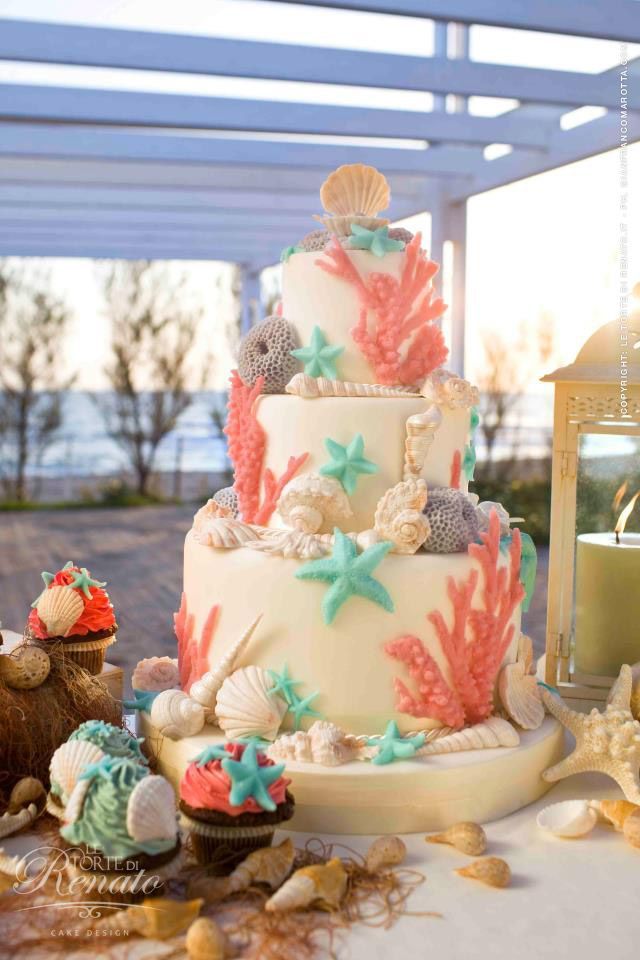 sea-inspried Le Torte di Renato wedding cake