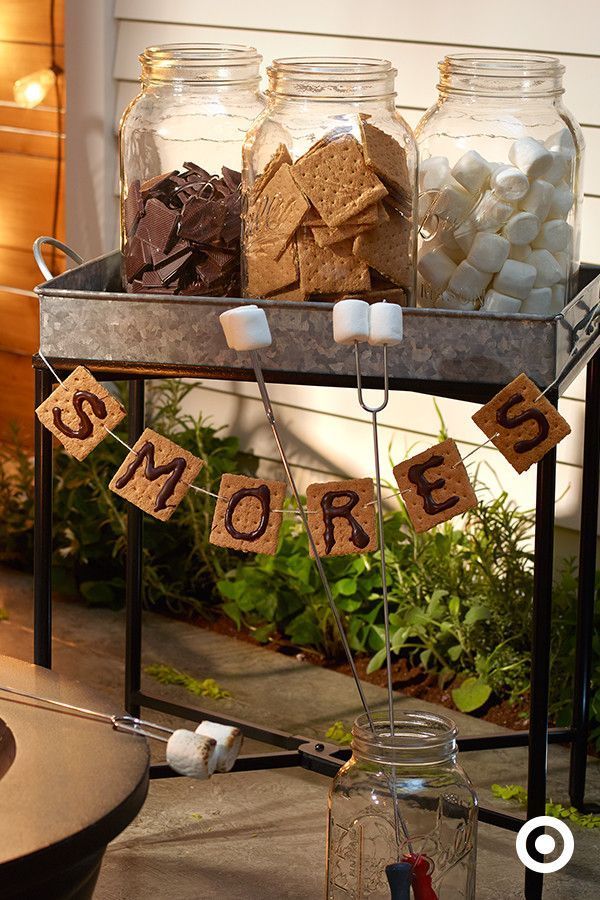 Set up a build-your-own s’mores bar sure to wow with adorable—and edible—garland. Here’s how: