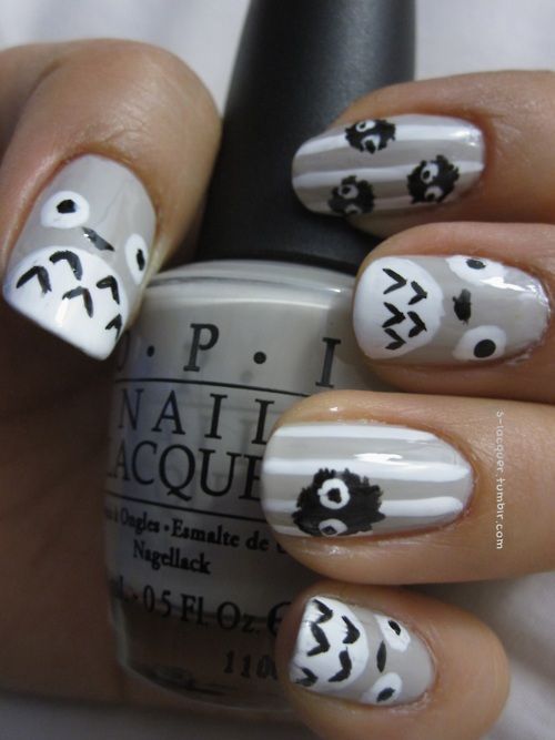 totoro nails! I dont really get into the crazy nail art but I would so do this to my nails. :) I ♥ owls!