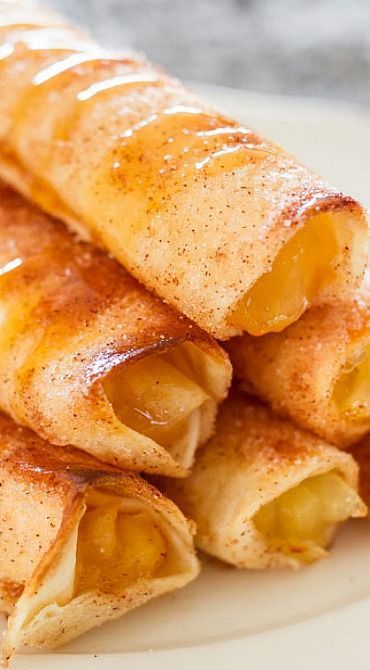 Apple Pie Taquitos ~ crispy, sweet, and delicious, these taquitos are simple to make. All the makings