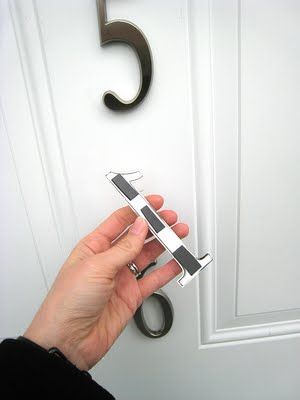 Genius!!! Why havent I thought of this before? Too bad my door is wooden.