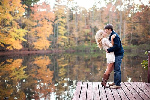 lovee the fall woodsy engagement pics. I know this isnt actually a wedding idea…but I just want