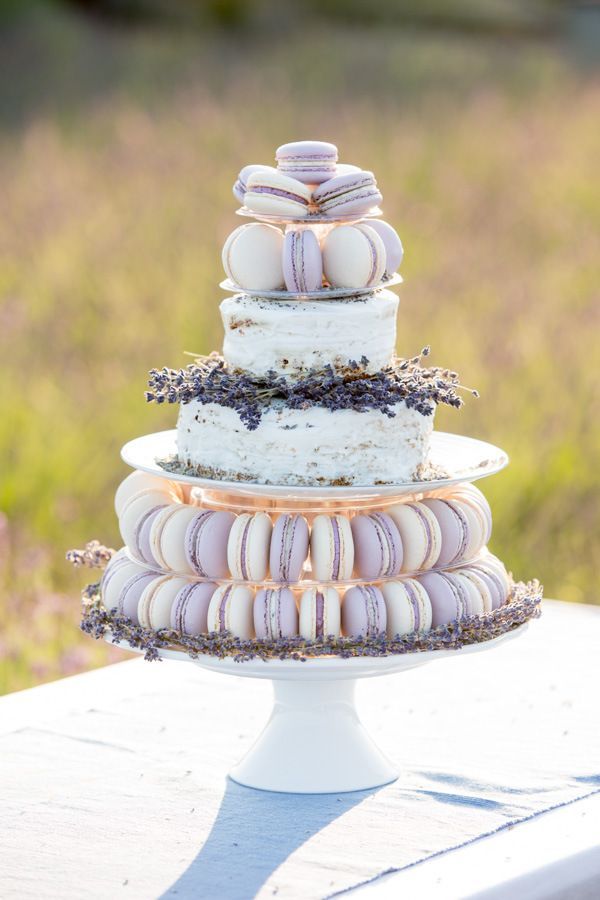 This white wedding cake with lavender macaroons: just. yes.
