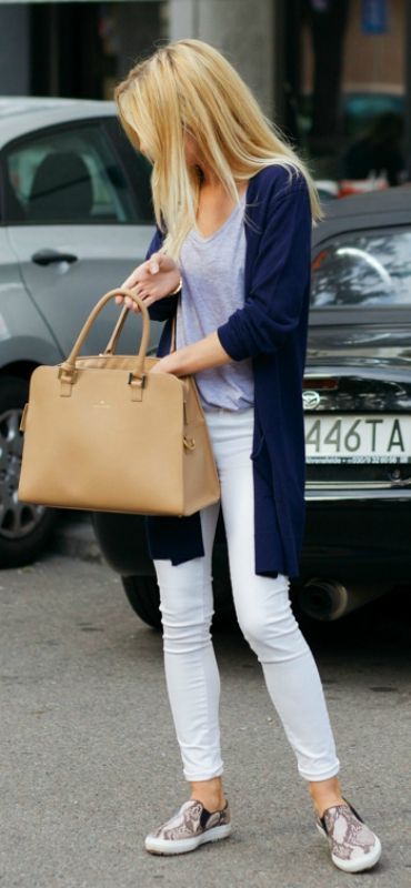 Katarzyna Tusk shows the best way to style white skinnies – with a plain grey tee and a long cardigan!