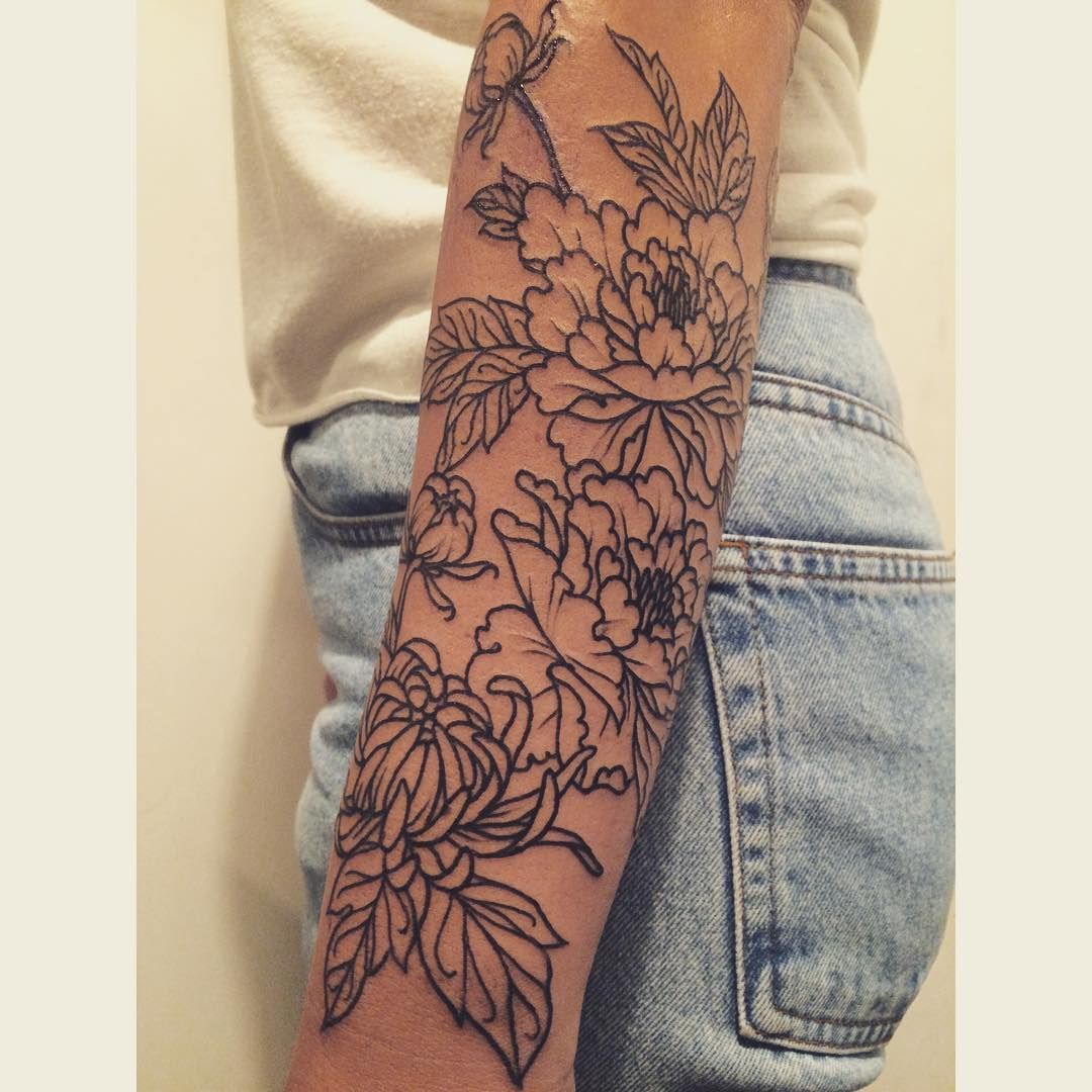 Love how thik the lines are… peonies + chrysanthemum floral forearm for Jordan   tatuajes | Spanish