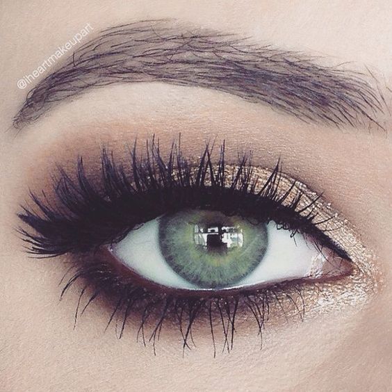 Pretty lighter smokey eye for a less intense look! Smudge bottom with brown eyeliner (we love Ilia&#39