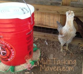 How to Make an Automatic Chicken Feeder for ... -   Chicken Feeders Ideas