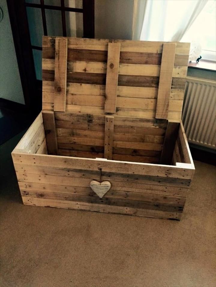 Wooden Pallet Chest – Space-Saving Solutions | 99 Pallets