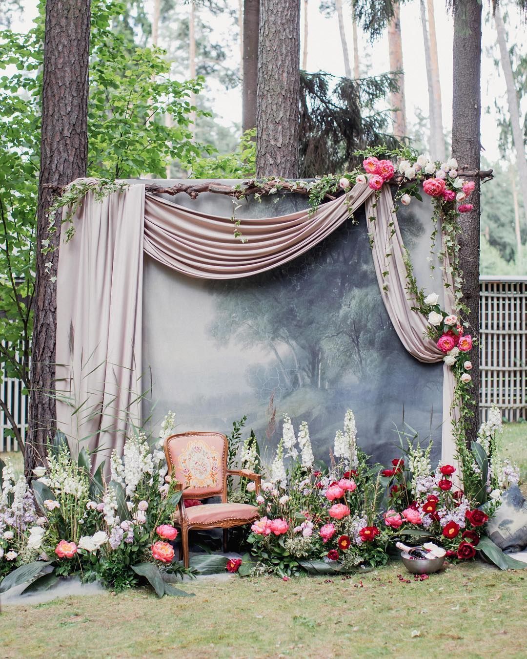 Awesome wedding photobooth backdrop